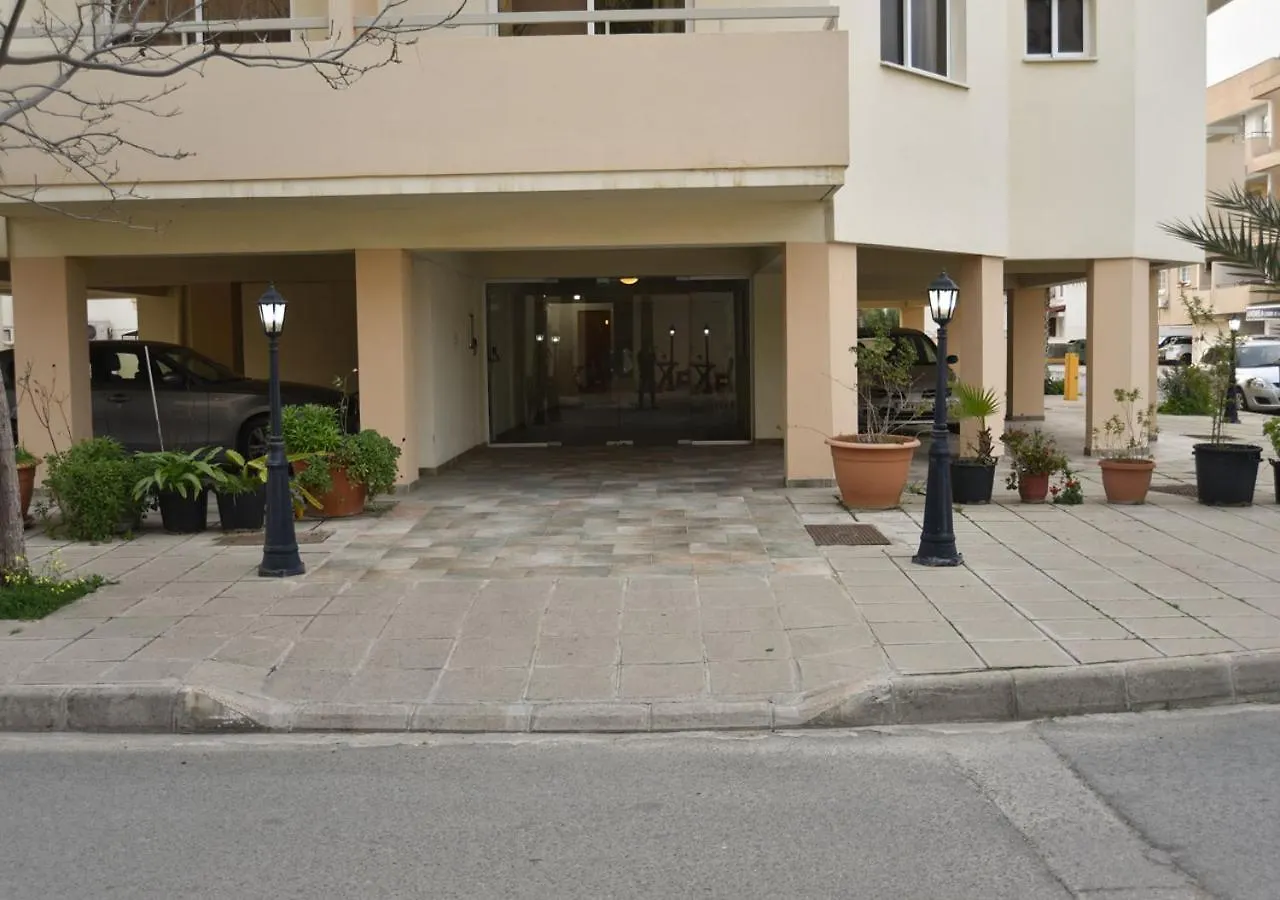 לרנקה Elysso Apartments