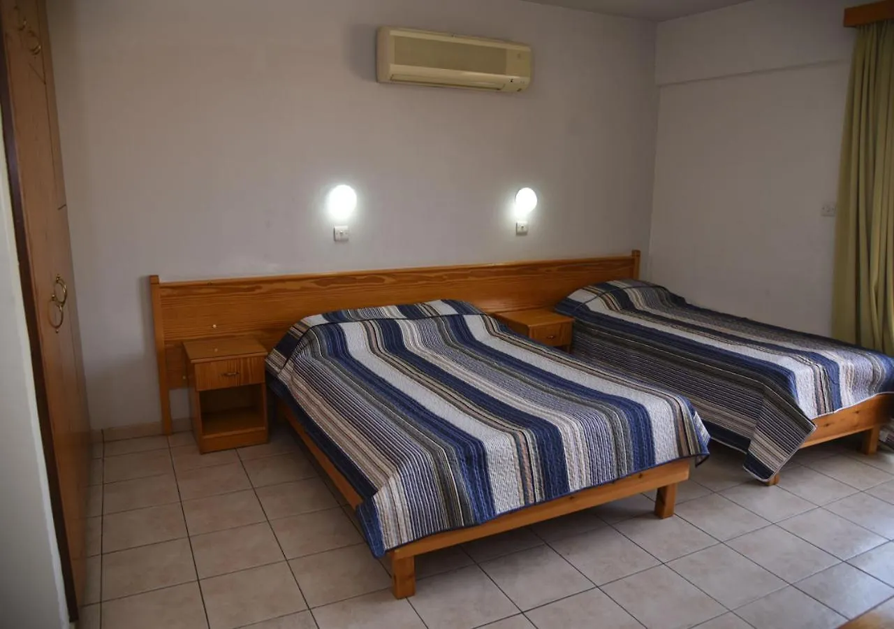 לרנקה Elysso Apartments
